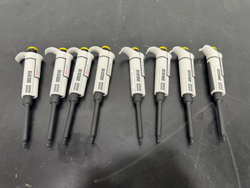 Image of Thermo Fisher F1-ClipTip Single Channel Manual Pipette, 20-200 uL